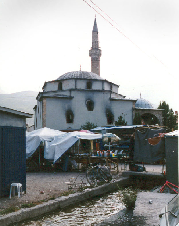 Première intervention en zone de guerre: Mosquée Bajrakli, Peć/Peja, Kosovo