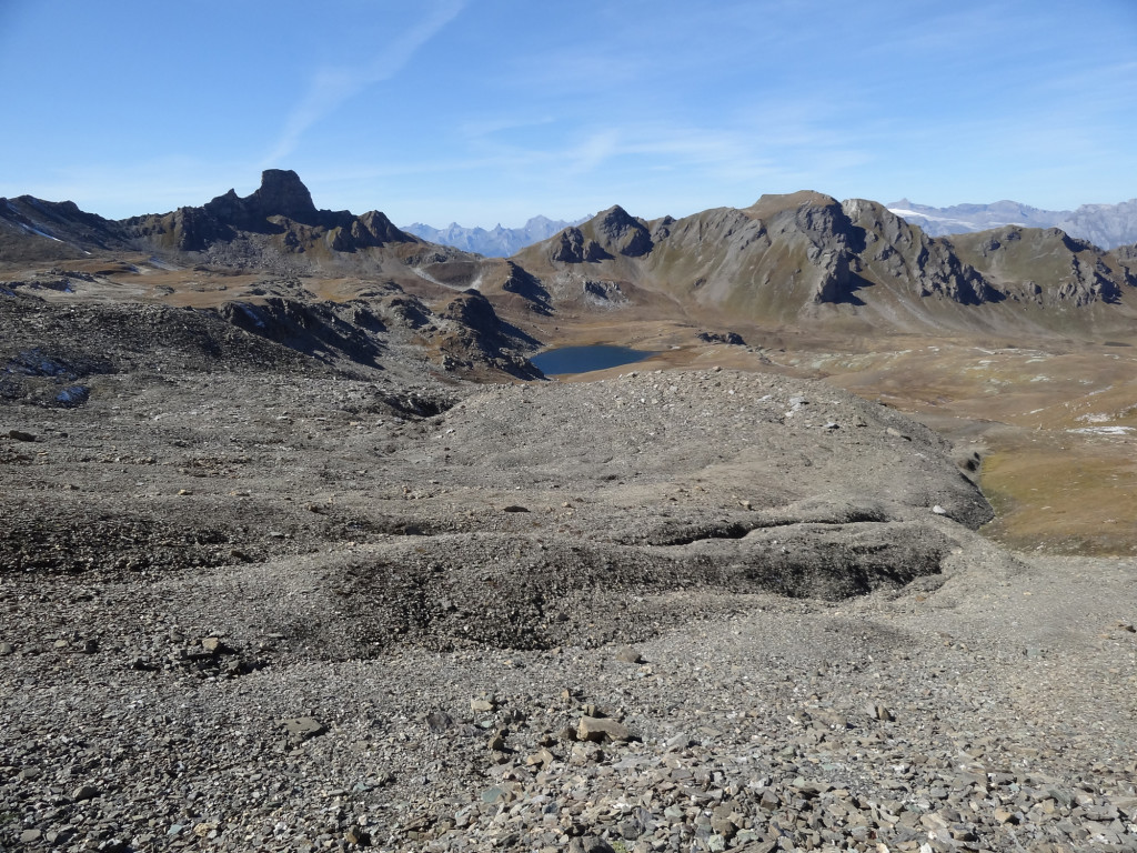 Blick auf den Blockgletscher «Becs-de-Bosson» und den Bergsee «Le Louché» im Haut Val de Réchy (VS)