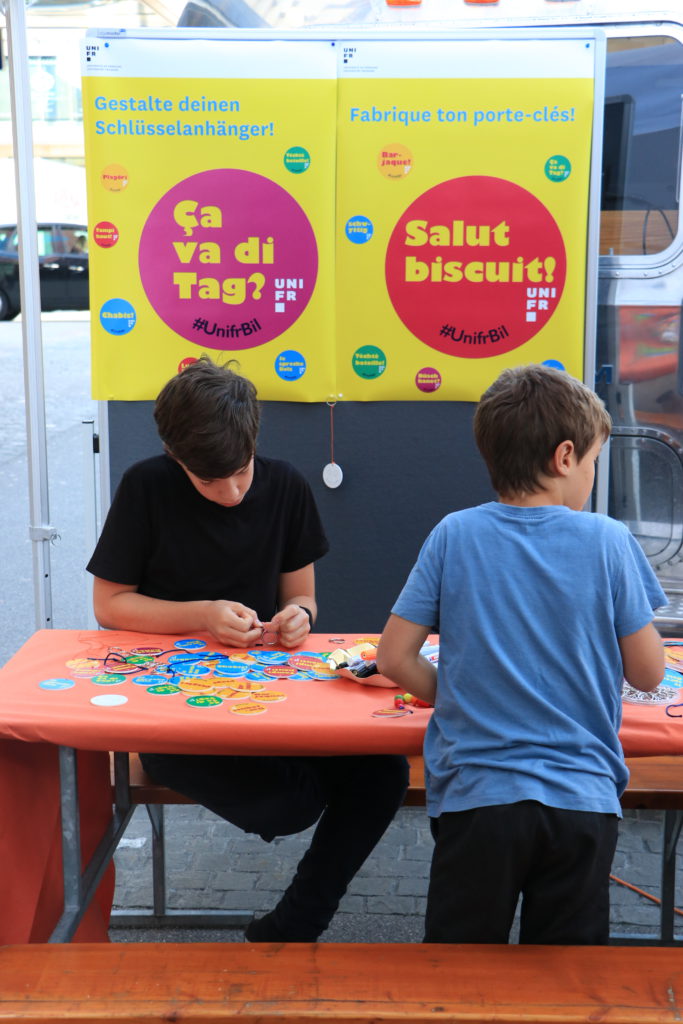 Das Rendez-vous bilingue, das alle zwei Jahre vom Forum Partnersprachen im Rahmen des Tags der Zweisprachigkeit organisiert wird, fand am Samstag, 21. September,in der Romontgasse in Freiburg statt / Le Rendez-vous bilingue, organis tous les 2 ans par le Forum des langues partenaires dans le cadre de la Journe du bilinguisme, s'est droul le samedi 21 septembre  la rue de Romont  Fribourg. photo © romano p. riedo