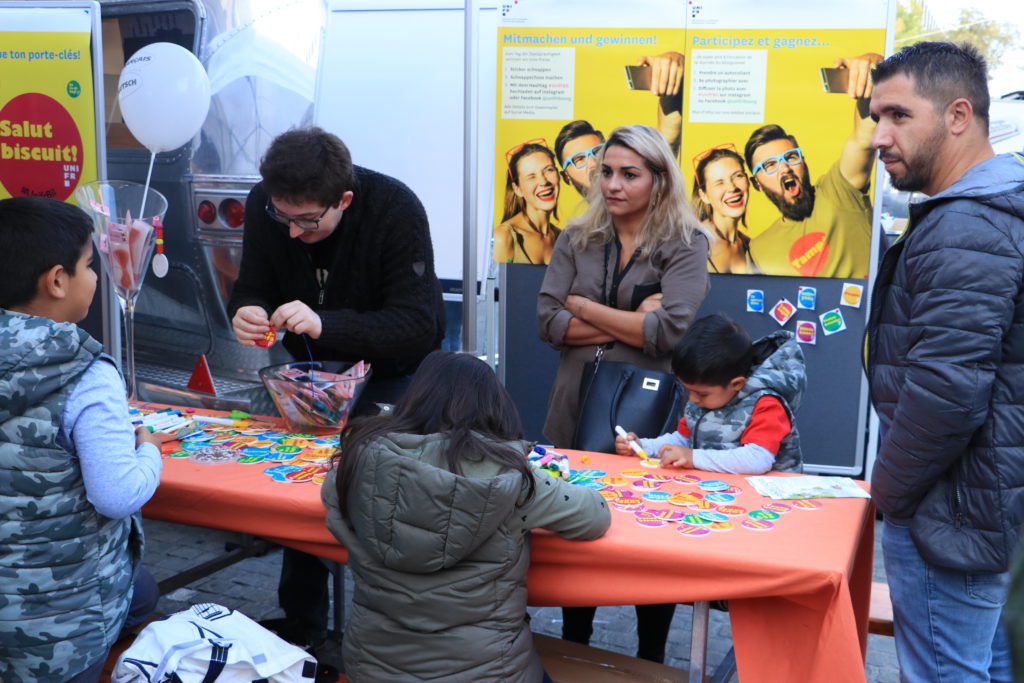 Das Rendez-vous bilingue, das alle zwei Jahre vom Forum Partnersprachen im Rahmen des Tags der Zweisprachigkeit organisiert wird, fand am Samstag, 21. September,in der Romontgasse in Freiburg statt / Le Rendez-vous bilingue, organis tous les 2 ans par le Forum des langues partenaires dans le cadre de la Journe du bilinguisme, s'est droul le samedi 21 septembre  la rue de Romont  Fribourg. photo © romano p. riedo