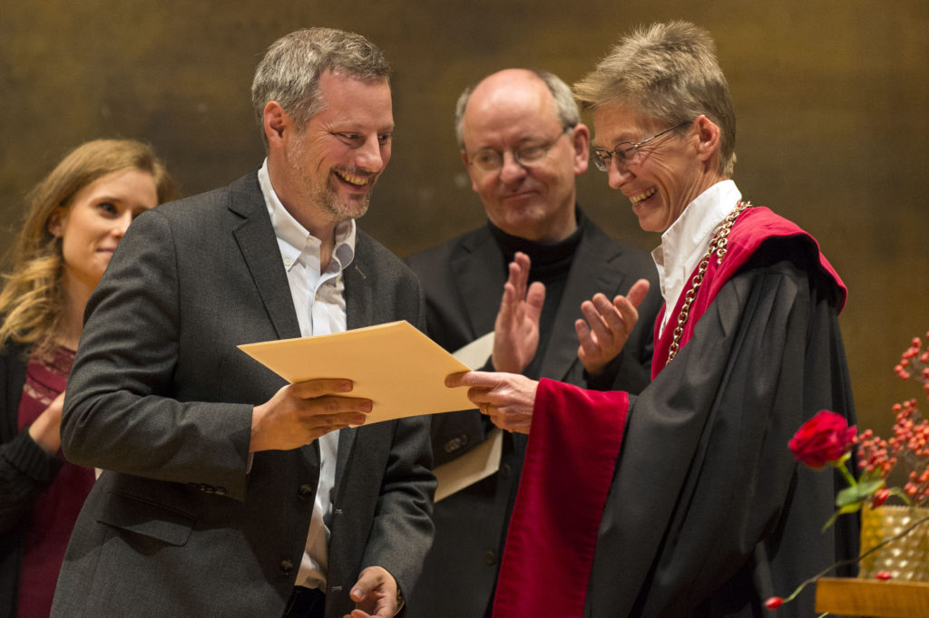 Le Prof. Philippe Cudré-Mauroux remplace Ruslan Mavlyutov, prix Vigner de la Faculté des sciences et de médecine