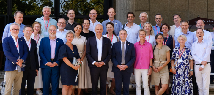 Hoher Besuch im Innenhof der Miséricorde