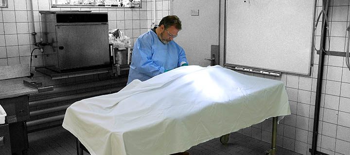 Au chevet des morts mais au service de la vie