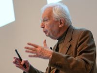 C’est un crime de mettre les gens à la retraite!