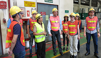 Freiburger Studierende bei Sika in Chonburi/Thailand